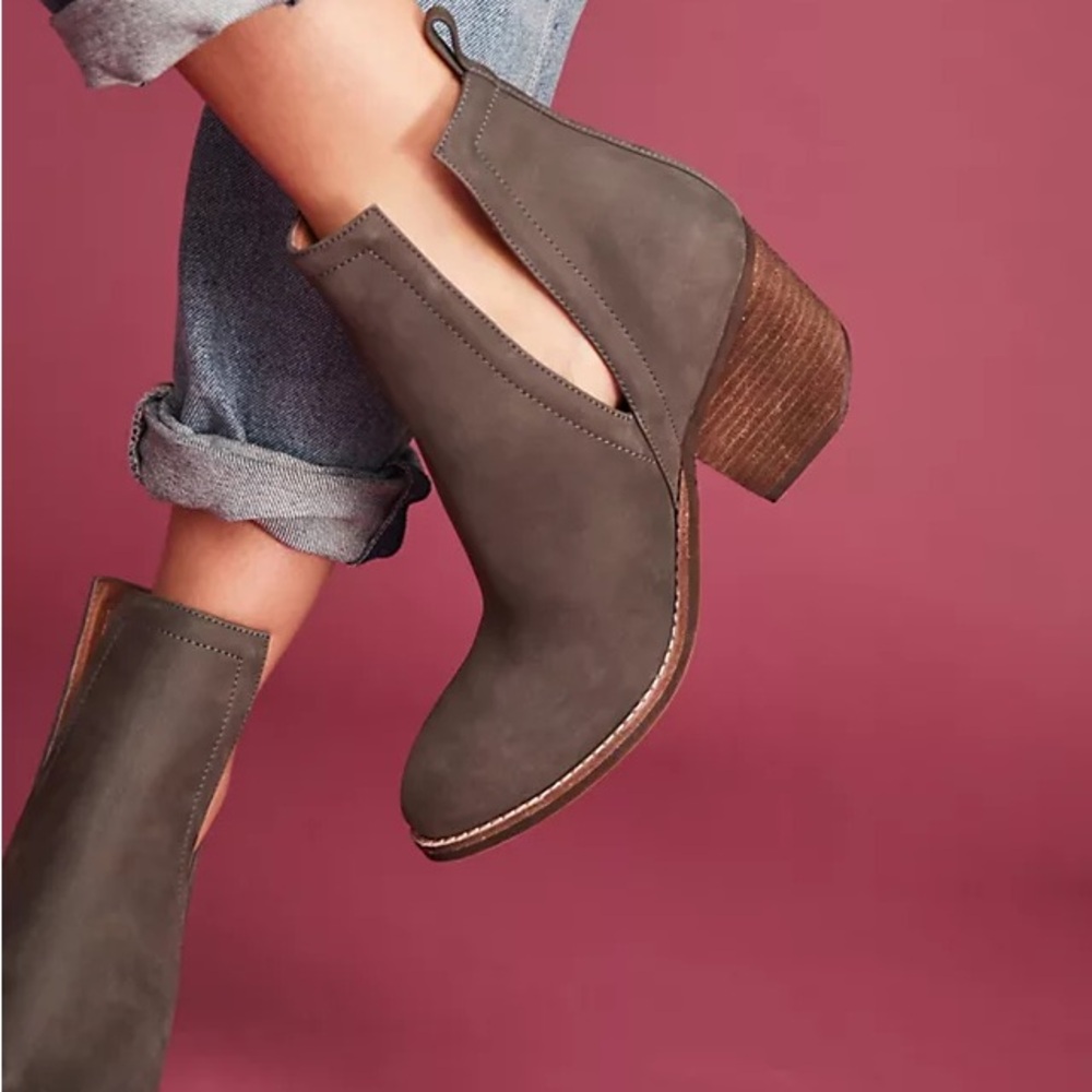 Anthropologie Jeffrey Campbell Orwell Nubuck Leather Ankle Booties Size 9
